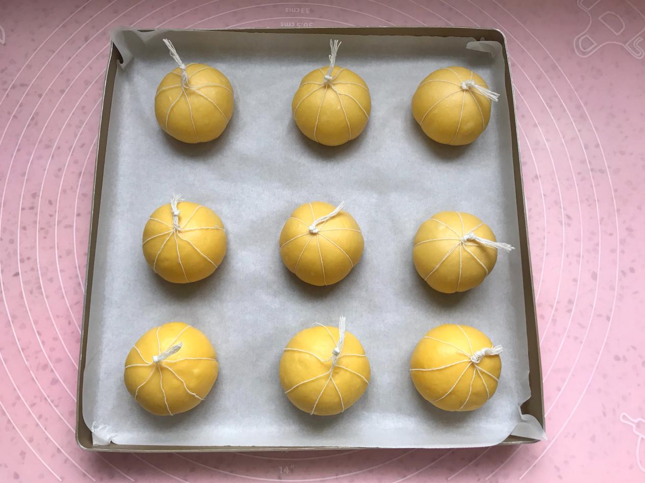 南瓜大量上市了，做个美味的南瓜面包，香甜可口，比买的好吃