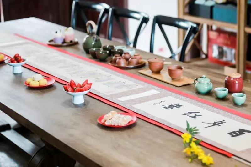 奉化水蜜桃文化节开幕式暨“百年红帮 旗遇芳华”红帮服装云走秀