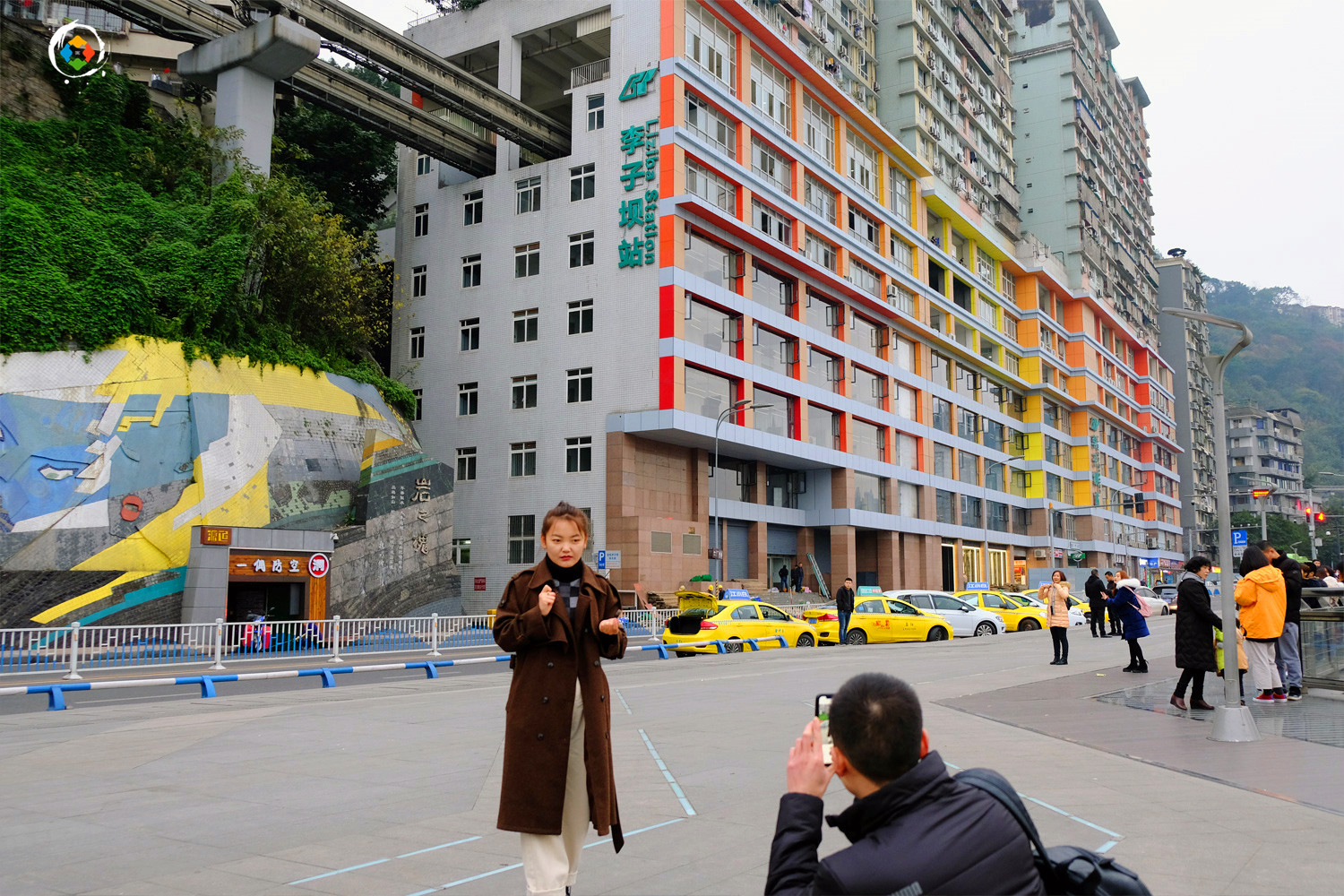 重庆独此一家，把轨道车站打造成旅游景点，来看李子坝的发家史