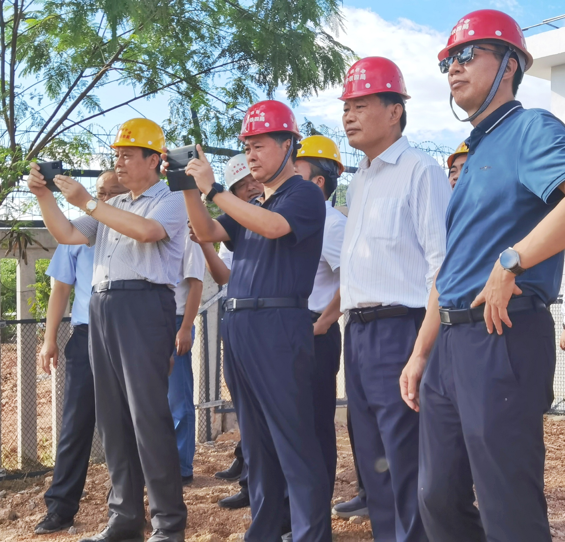 �������Ÿ��ܹ���ʦ������������������嵽��ĥ��·���м��