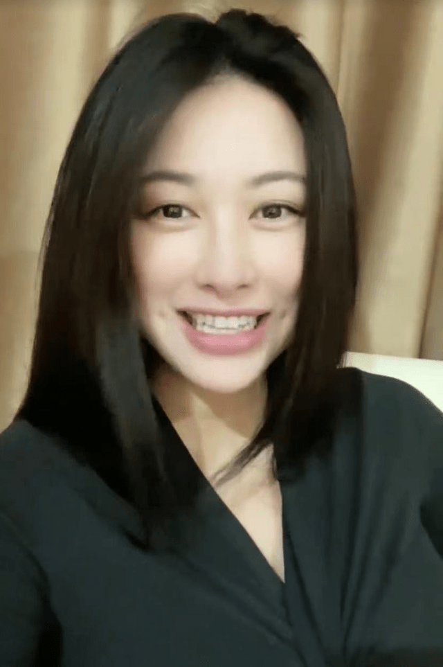 朱珠产后首露面，录视频感叹当妈不易，纯素颜皮肤状态好无浮肿