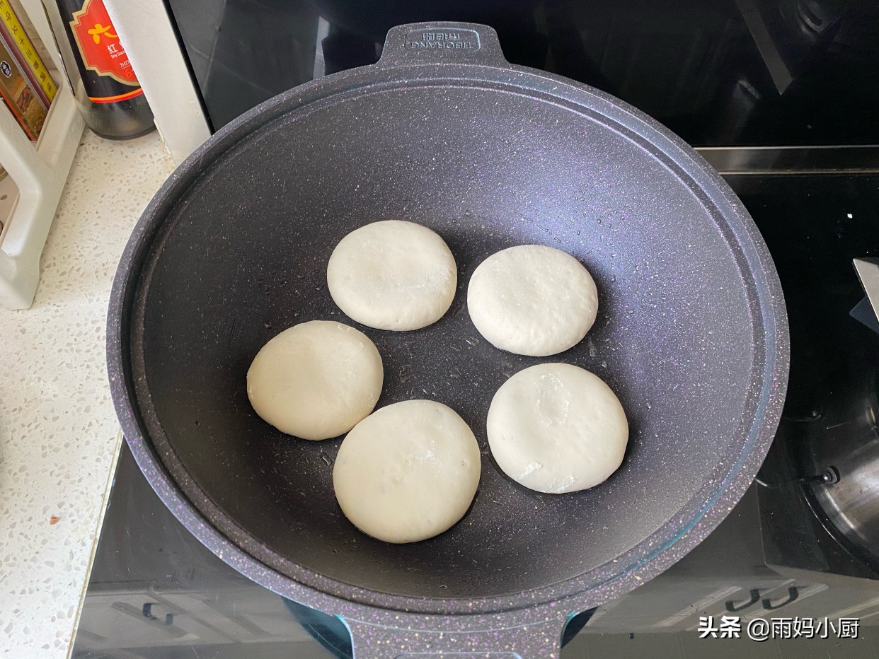 不會做發麵餡餅的一定要收藏，不用醒面做法簡單，皮薄大餡真香