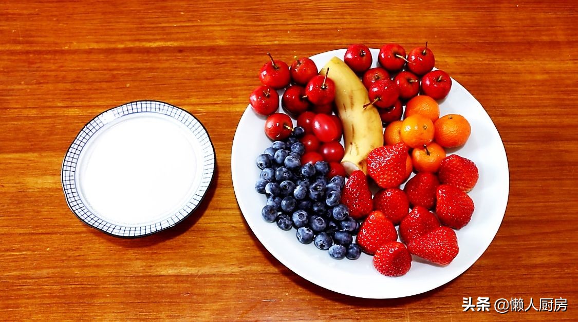 做糖葫蘆時，注意2點，做出來的糖葫蘆不黏牙，不粘手，不反沙