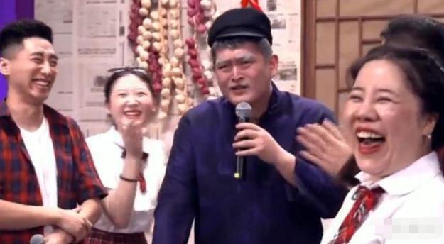 赵本山儿子带妆模仿亲爹！网友：别人是模仿，你是传承