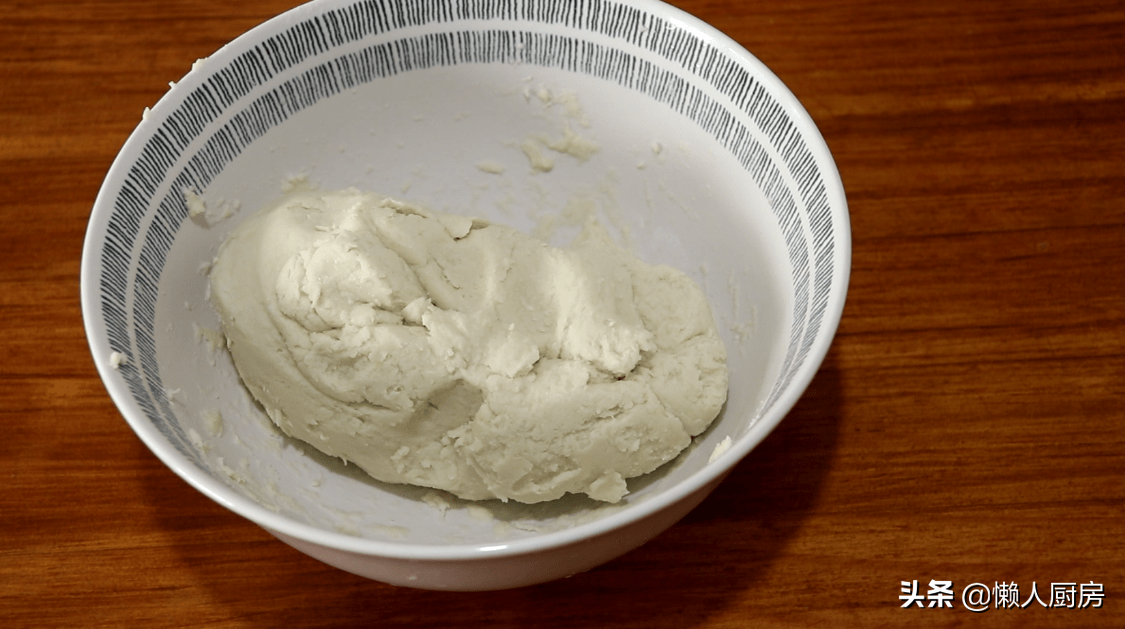 土豆别再炖肉了，教你一个新吃法，好吃到停不下来，比吃肉香