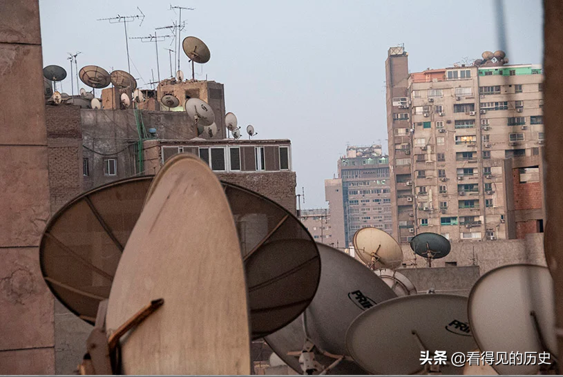 非洲国家的卫星天线锅，蔚为壮观，真的是一景