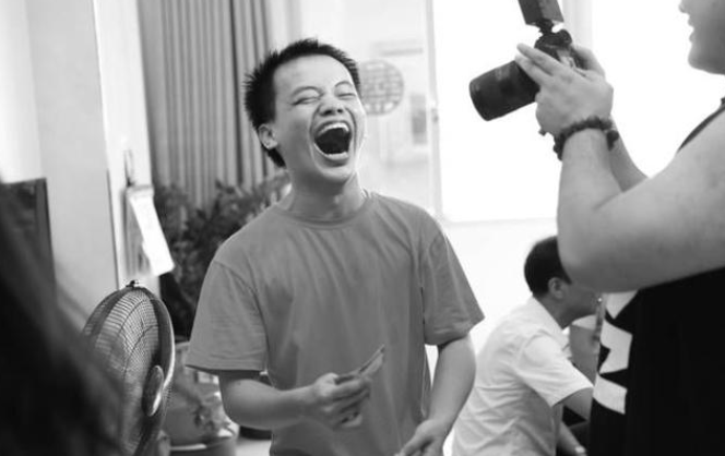 “我有病，但我不要同情！”脑瘫男孩上《脱口秀大会》，获4爆灯