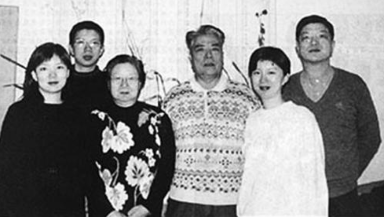 毛岸英牺牲后，毛主席殷切劝儿媳改嫁，还送300元当嫁妆