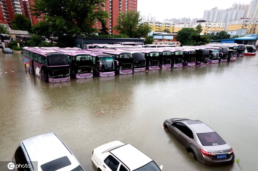暴雨中K31列车的48小时：乘客分享榨菜，被困三天获救