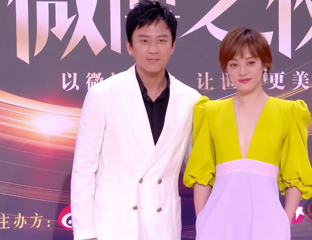 微博之夜尴尬瞬间：杨幂不满安排直接垮脸，丁