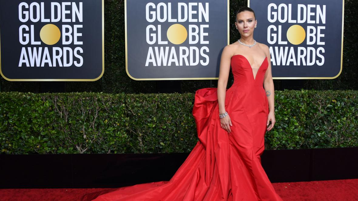 大丑闻！寡姐自曝遭金球奖评委性骚扰，好莱坞