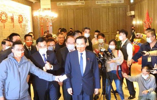 國民黨中常會變春酒宴馬王連郝都出席