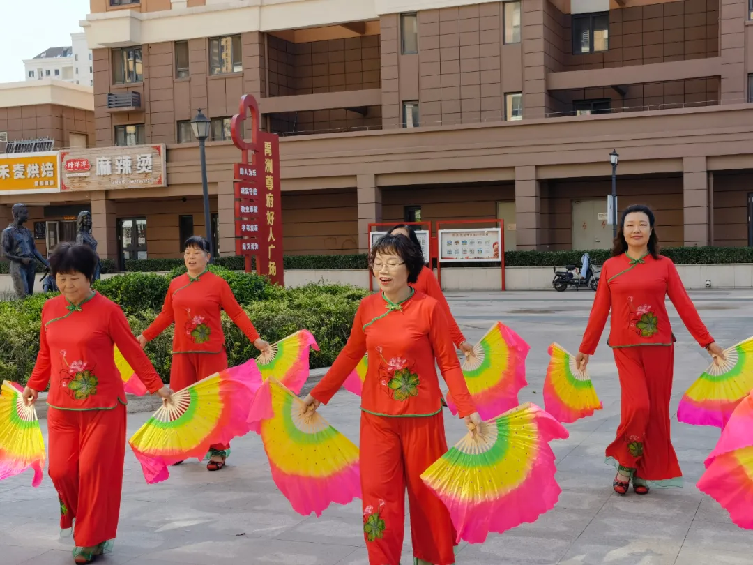 真热闹～这“一家子”凑在一起过中秋