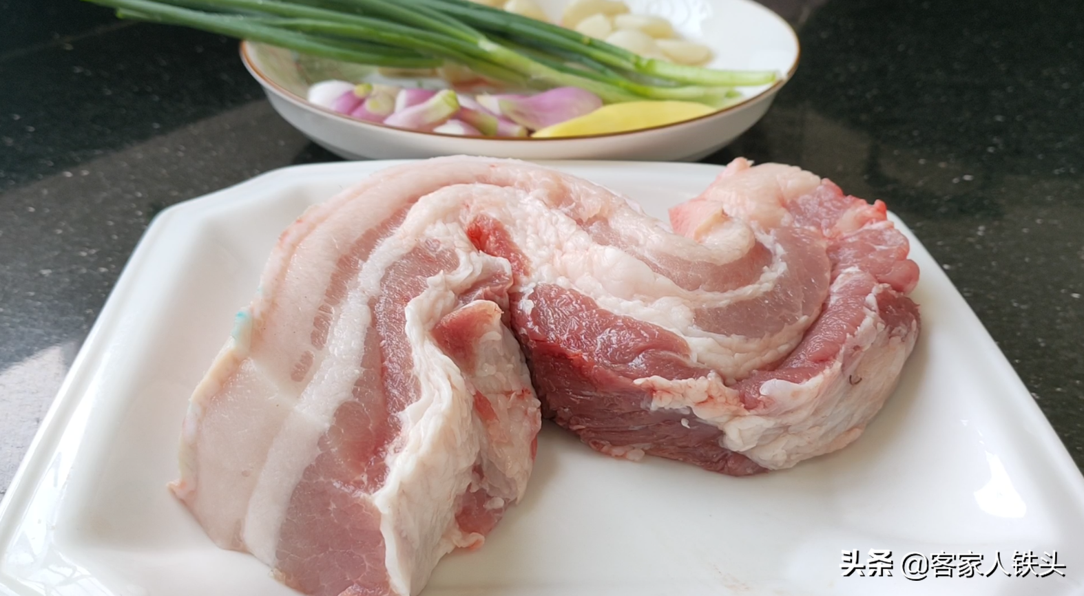 廣式生焗肉片真叫一個香，做法簡單，6分鐘出鍋，香嫩好吃又下飯