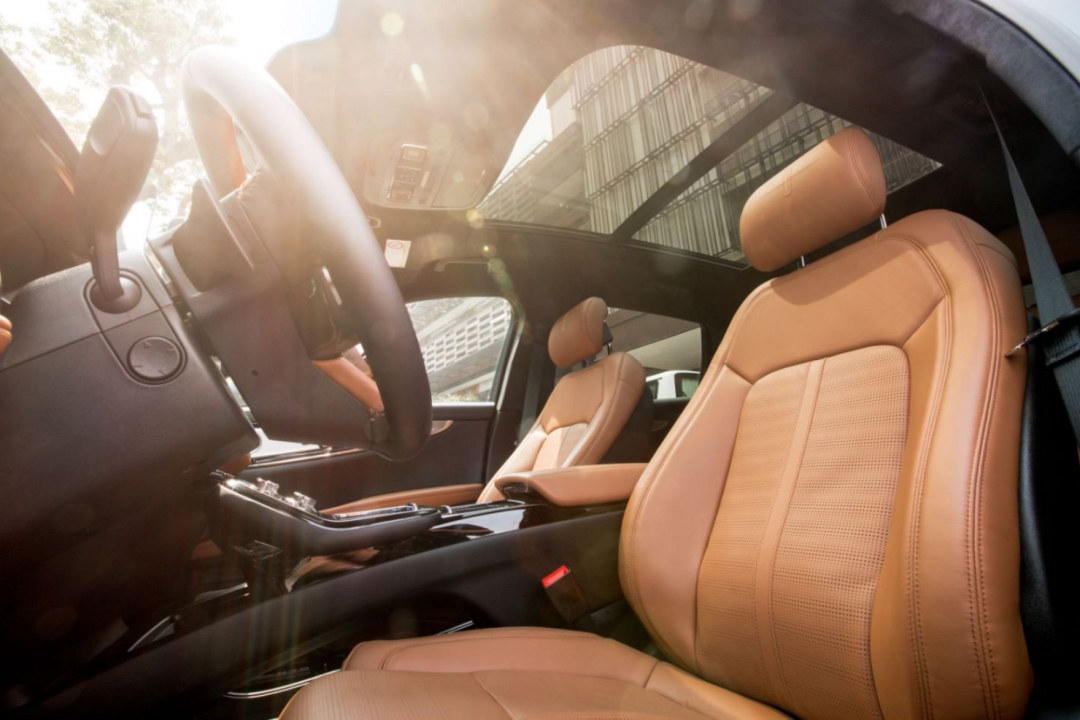 2.7T V6、22向座椅调节、35个声学包，看航海家的豪华