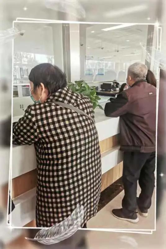 不会扫一扫？12月8日起到陕西中医药大学第二附属医院看病的老人可走“温暖通道”