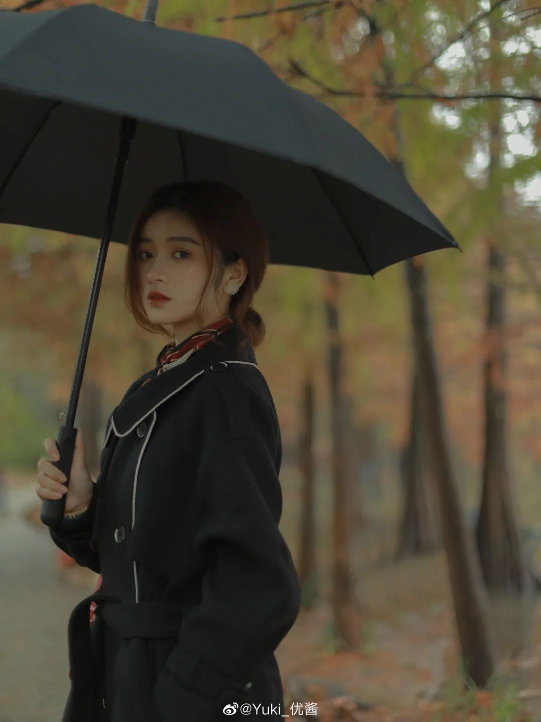 别再“披头散发”了！这4款冬季发型才够美够撩