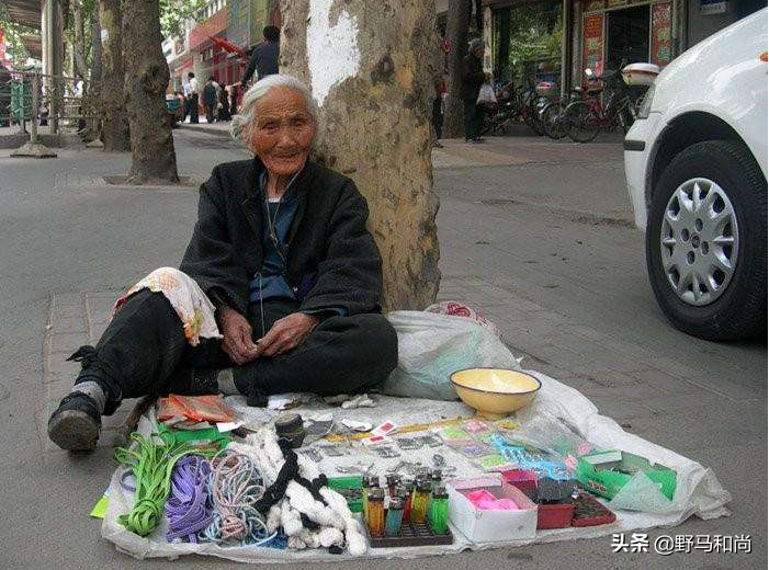 “两会”重提“地摊经济“，是不是可以摆地摊
