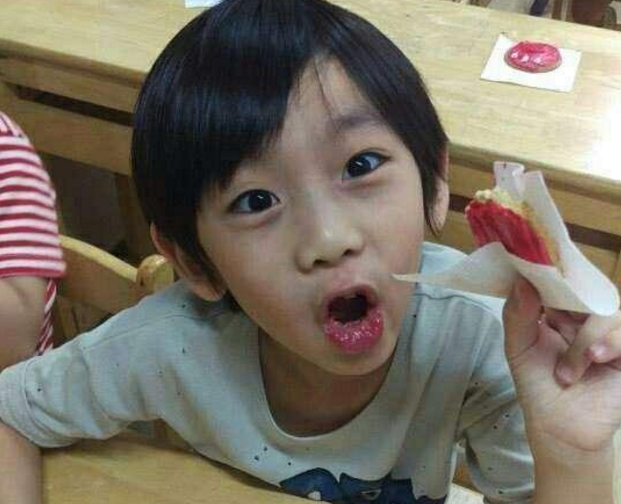 有種“變形式”長大叫Kimi，如今近照撞臉蔡徐坤，網友：帥哥