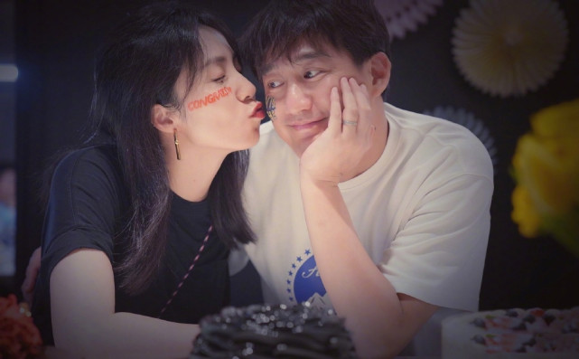 黃磊孫莉曬照為二女兒慶生，7歲多妹穿公主裙扎小辮，越來越漂亮