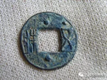混乱的南北朝都发过什么钱币?南朝版(附市场价)
