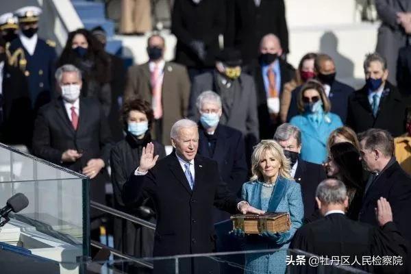 零下20℃，68岁普京光身跃入冰窟，向世界传达了