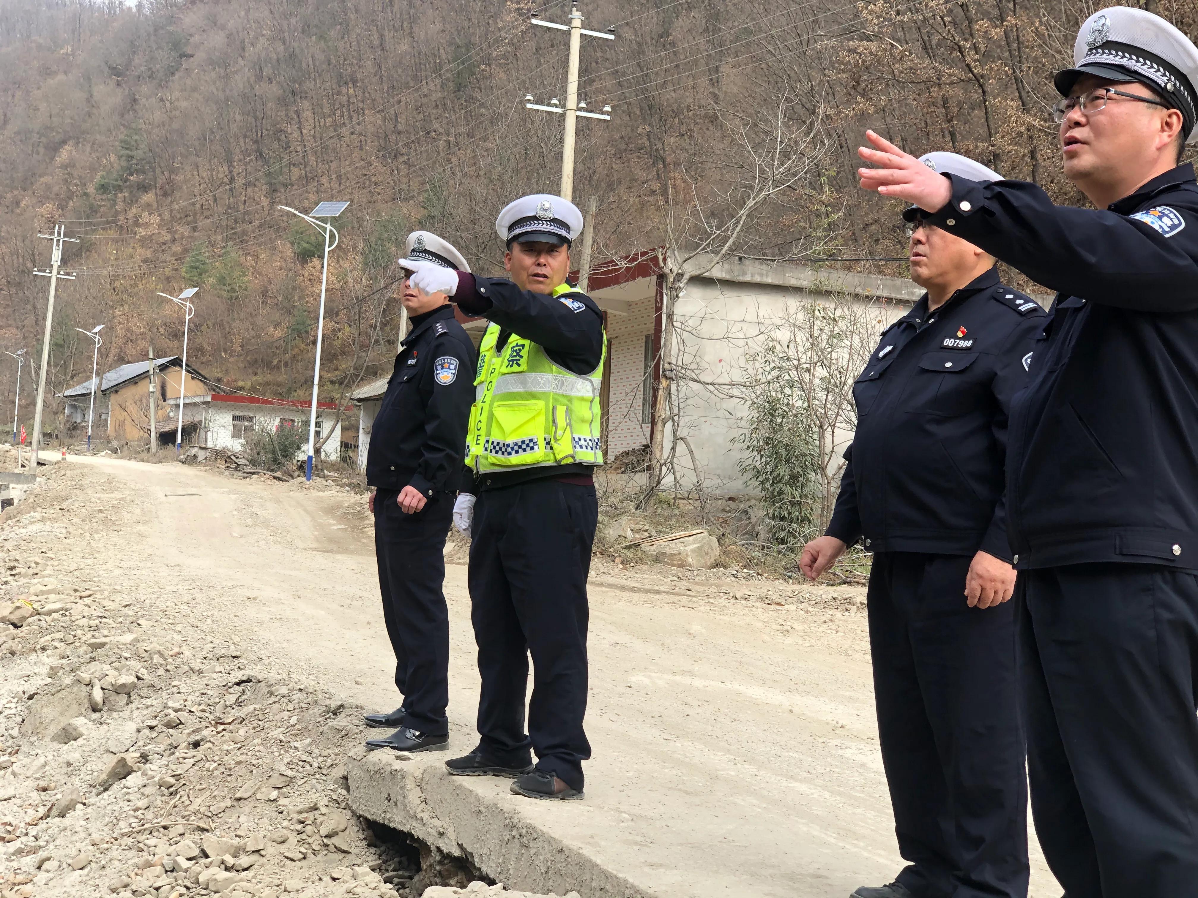 华州公安交警排查偏远山区路段隐患筑牢安全防线