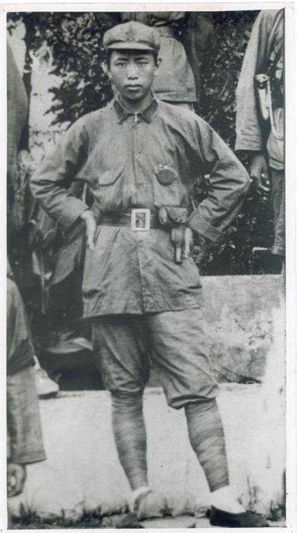 刘亚楼送给开国少将两瓶茅台酒，开国少将收下