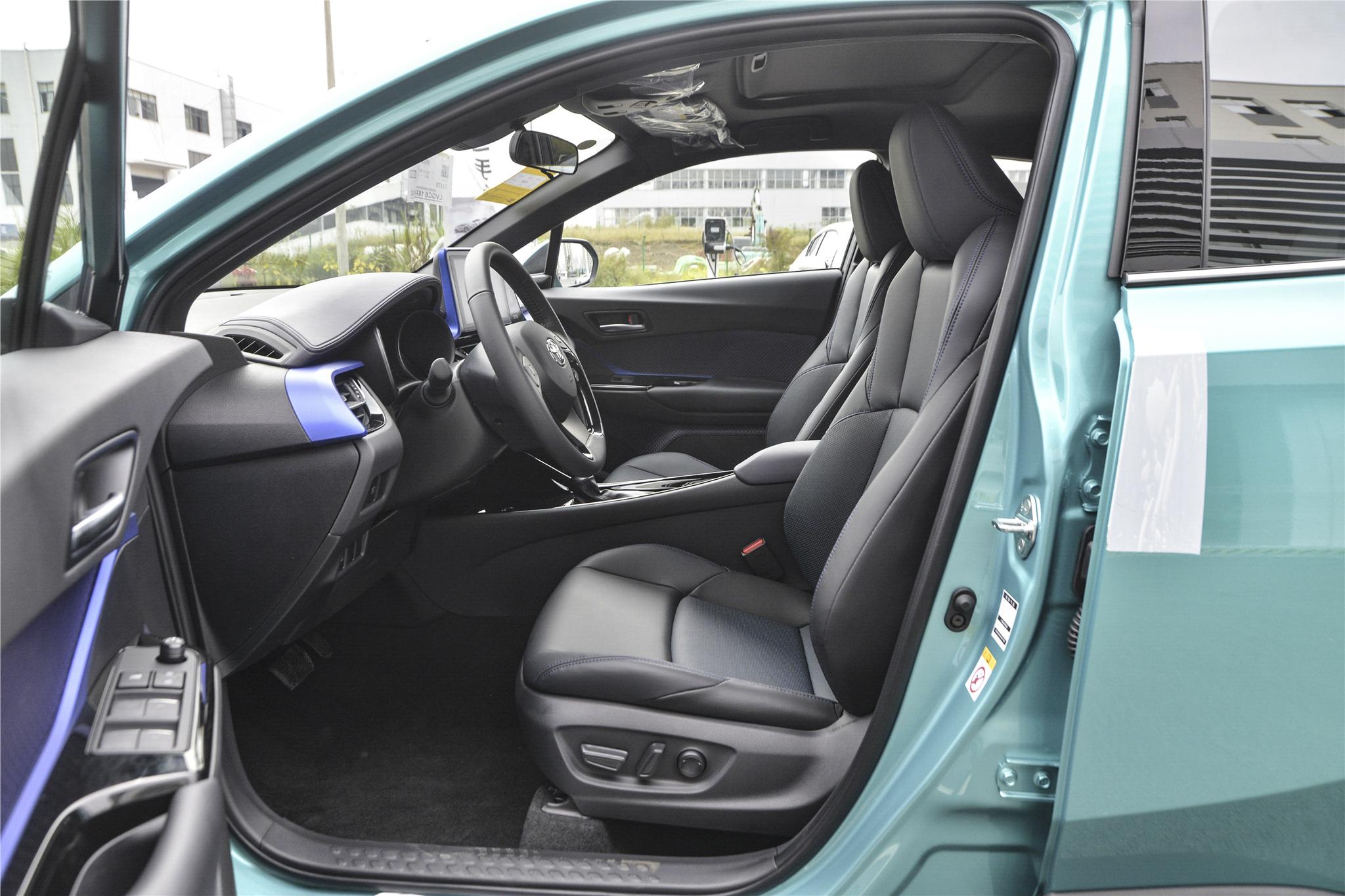 C Hr小型suv 大膽的皮囊好的操控 就是動力比較普通 車天車地扯大炮 Mdeditor