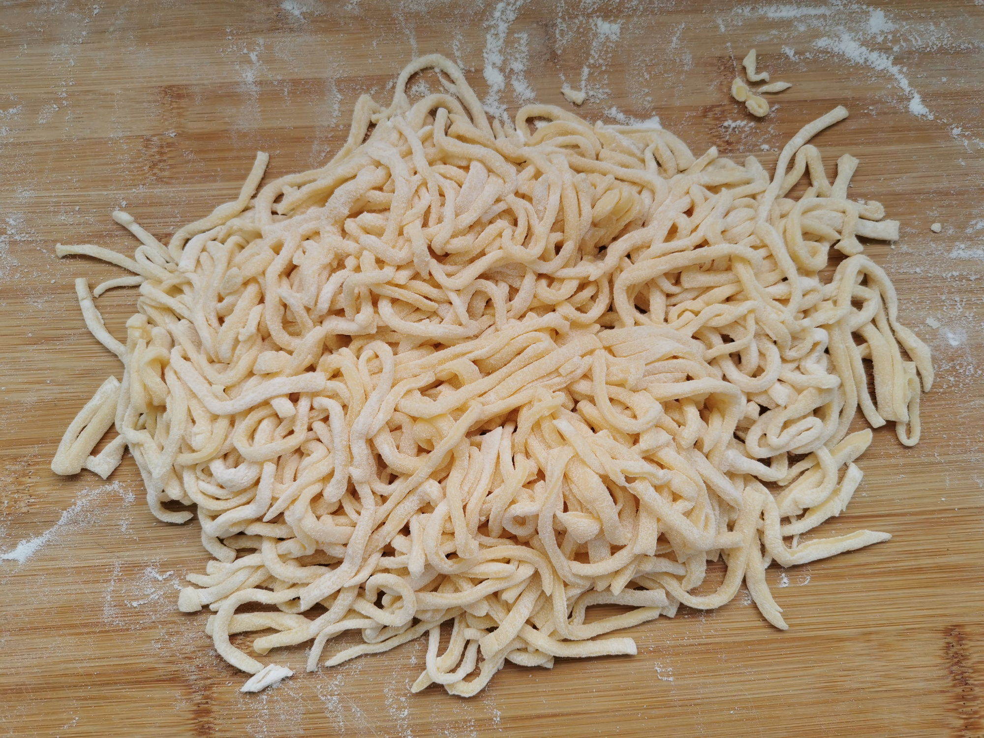 1碗面粉，3个鸡蛋，在家也能做沙琪玛，香甜绵软，没有添加剂