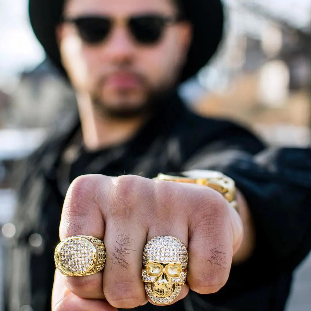 义乌大金链子占领嘻哈界上千美金配一身成美国黑帮爆款