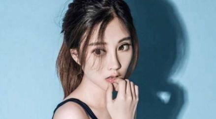 学一学冯提莫的时尚发型，这个冬天让你魔力十