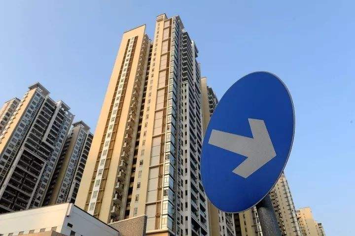 房地产已经“泡沫”明显，为何还在死撑？黄奇