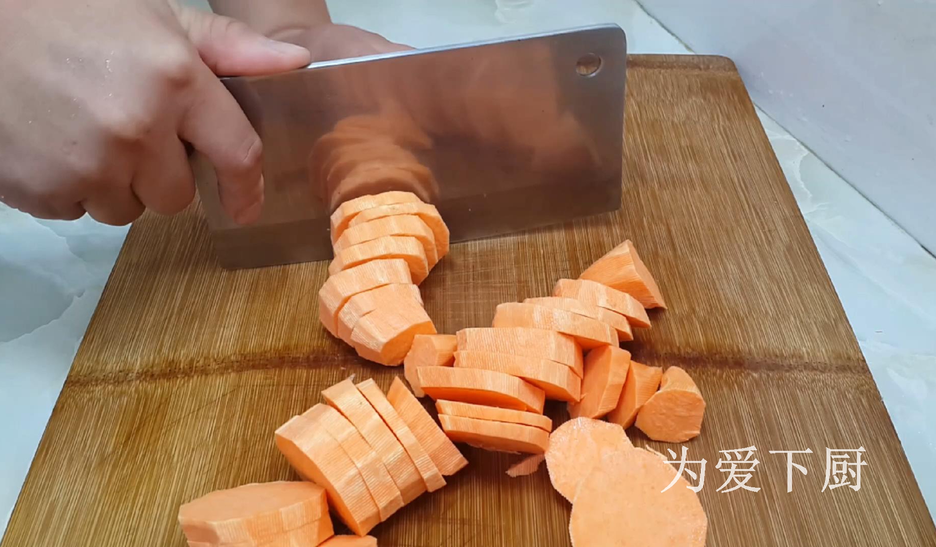 红薯这样做才好吃，加半碗糯米粉，个个焦脆又香甜，真的太香了