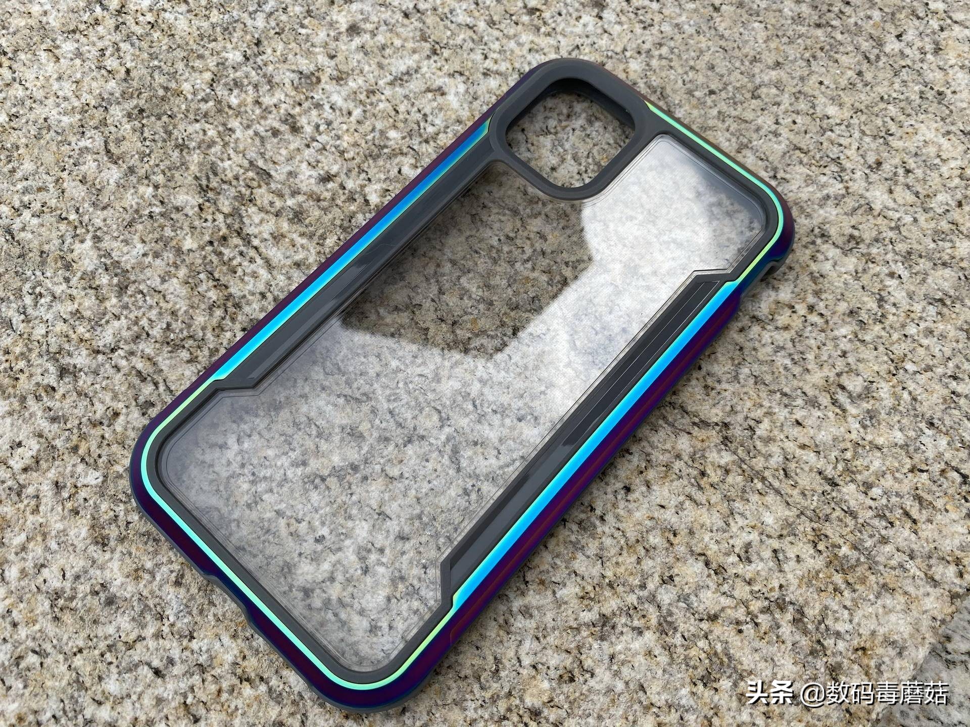 Come from the warning of 16s of evil spirit a group of things with common features: Mobile phone carapace must be bought prevent truly fall, otherwise...