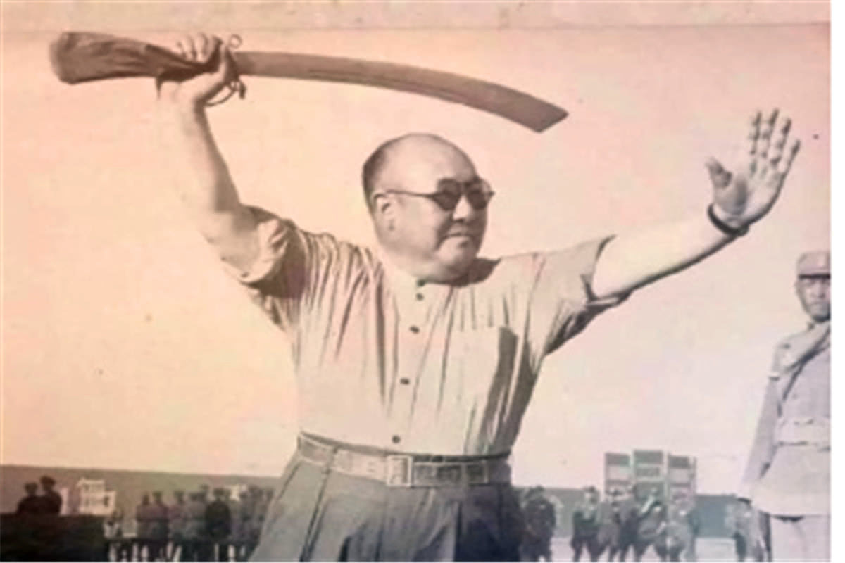 宁夏“土皇帝”：带着7.5吨黄金出逃美国，晚年：我想回国