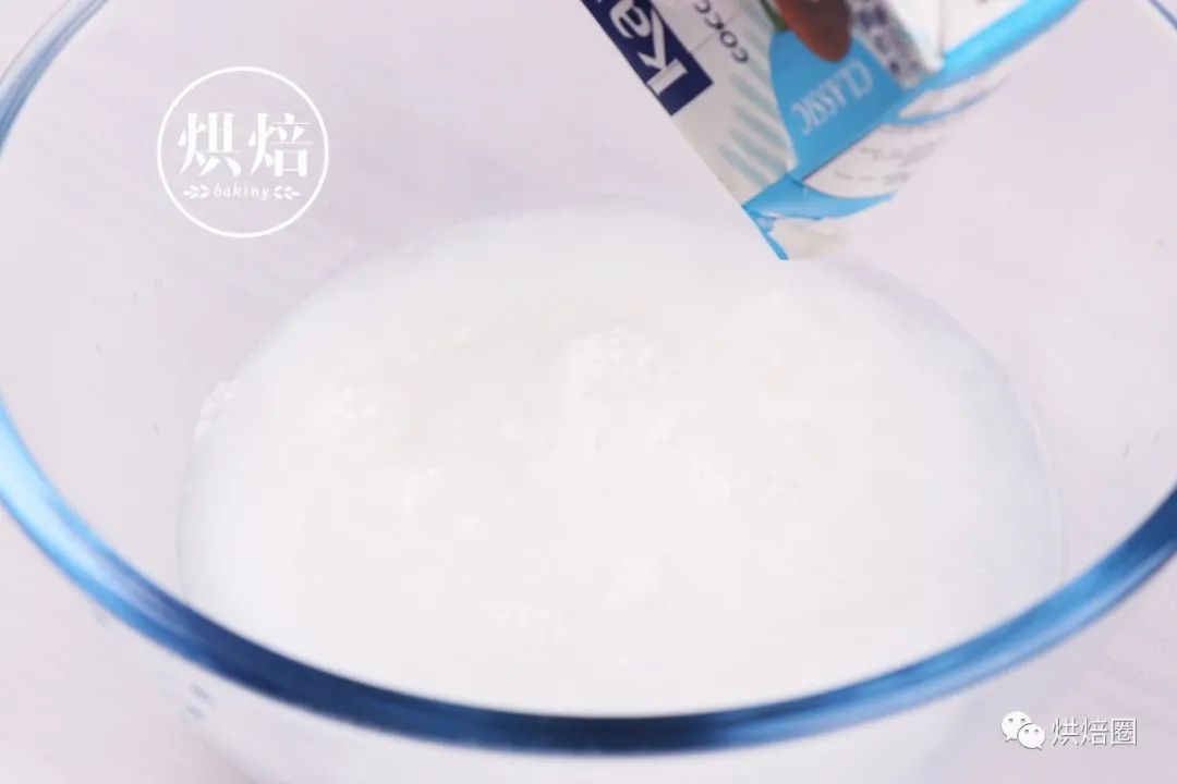 這綠綠的木薯千層糕好清新在東南亞很出名吃起來又糯又潤