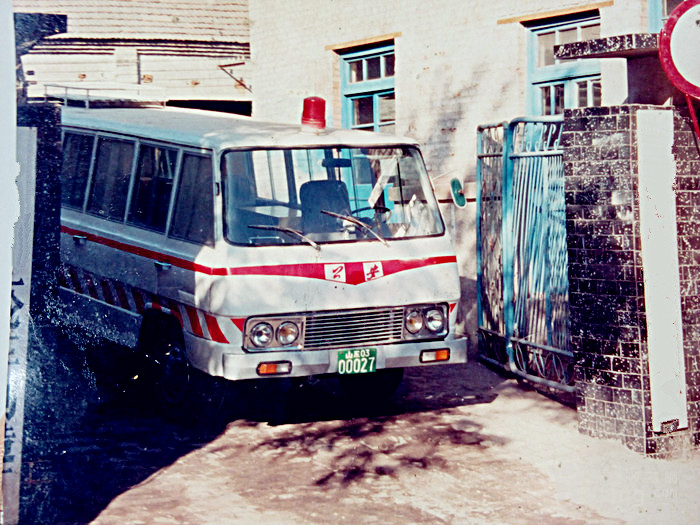 1951�꣬�Ͼ�һ��̯���˱��������ߣ���������Ϊ�����棬զ���£�