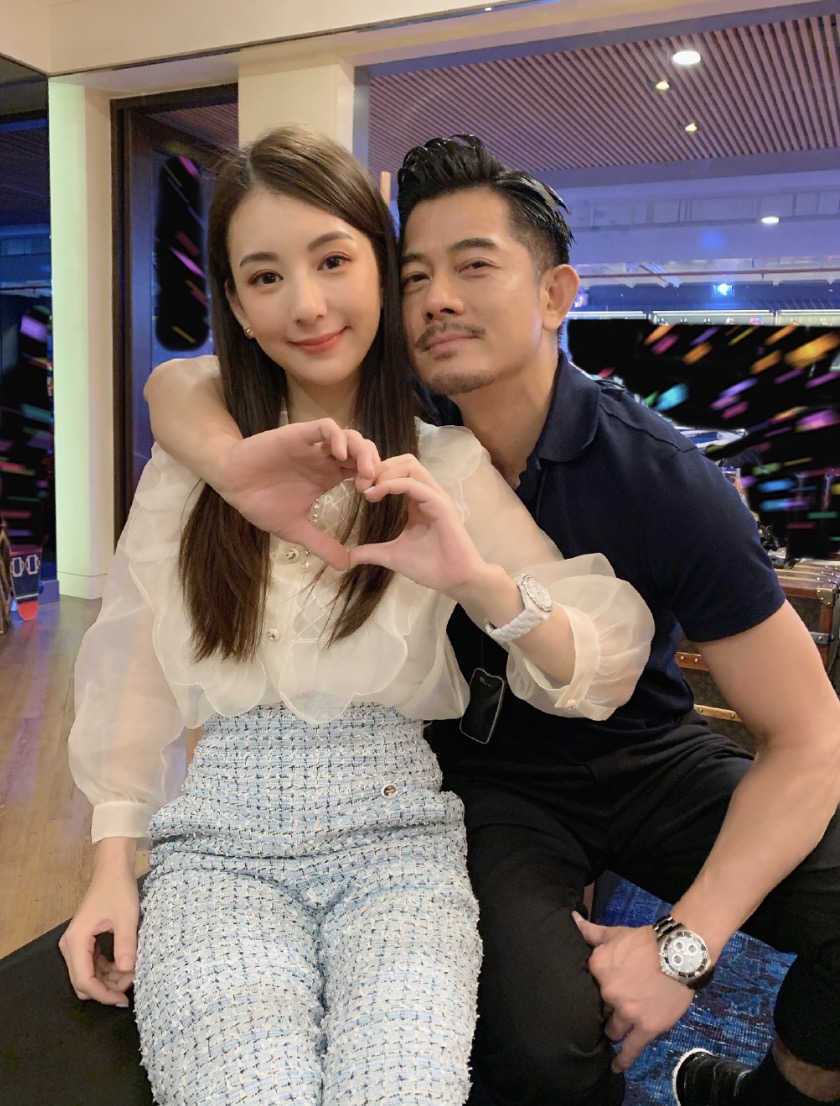 郭富城让妻子女儿坐经济舱，被吐槽抠门自私，方媛点赞回应原因