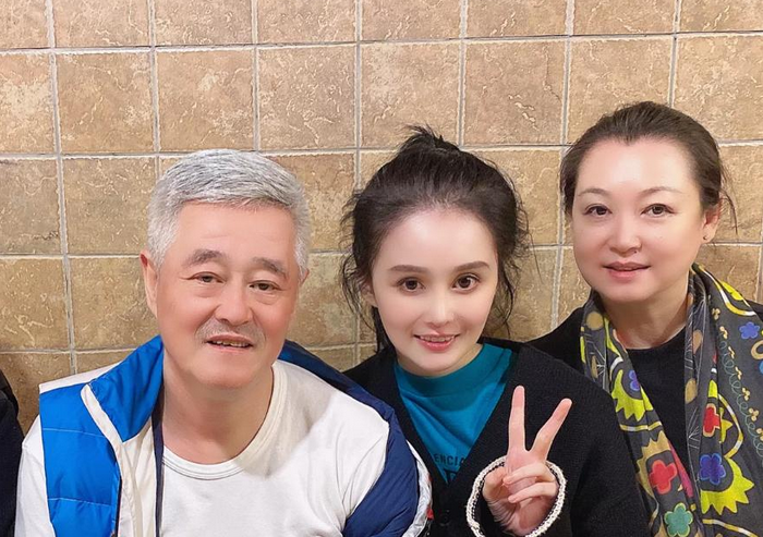 赵本山女儿球球和白小白有什么感情关系粉丝调侃未作出任何回应