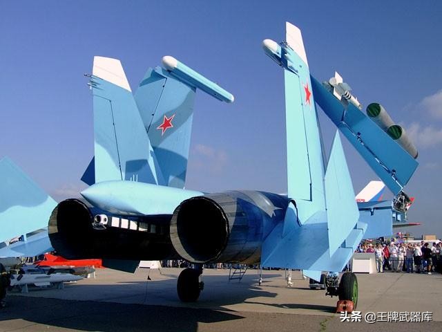 作為中國艦載機(jī)主力殲-15，屬于世界先進(jìn)艦載機(jī)嗎？戰(zhàn)力有多強(qiáng)？