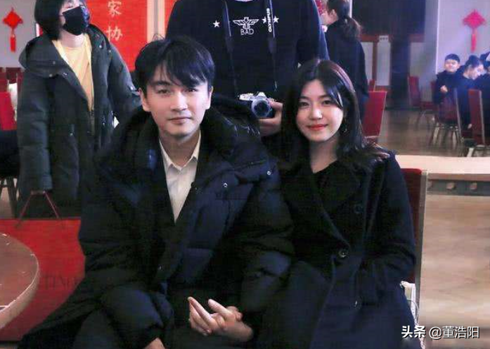 都是娶了“白月光”, 一个岁月静好，一个却沧桑不堪