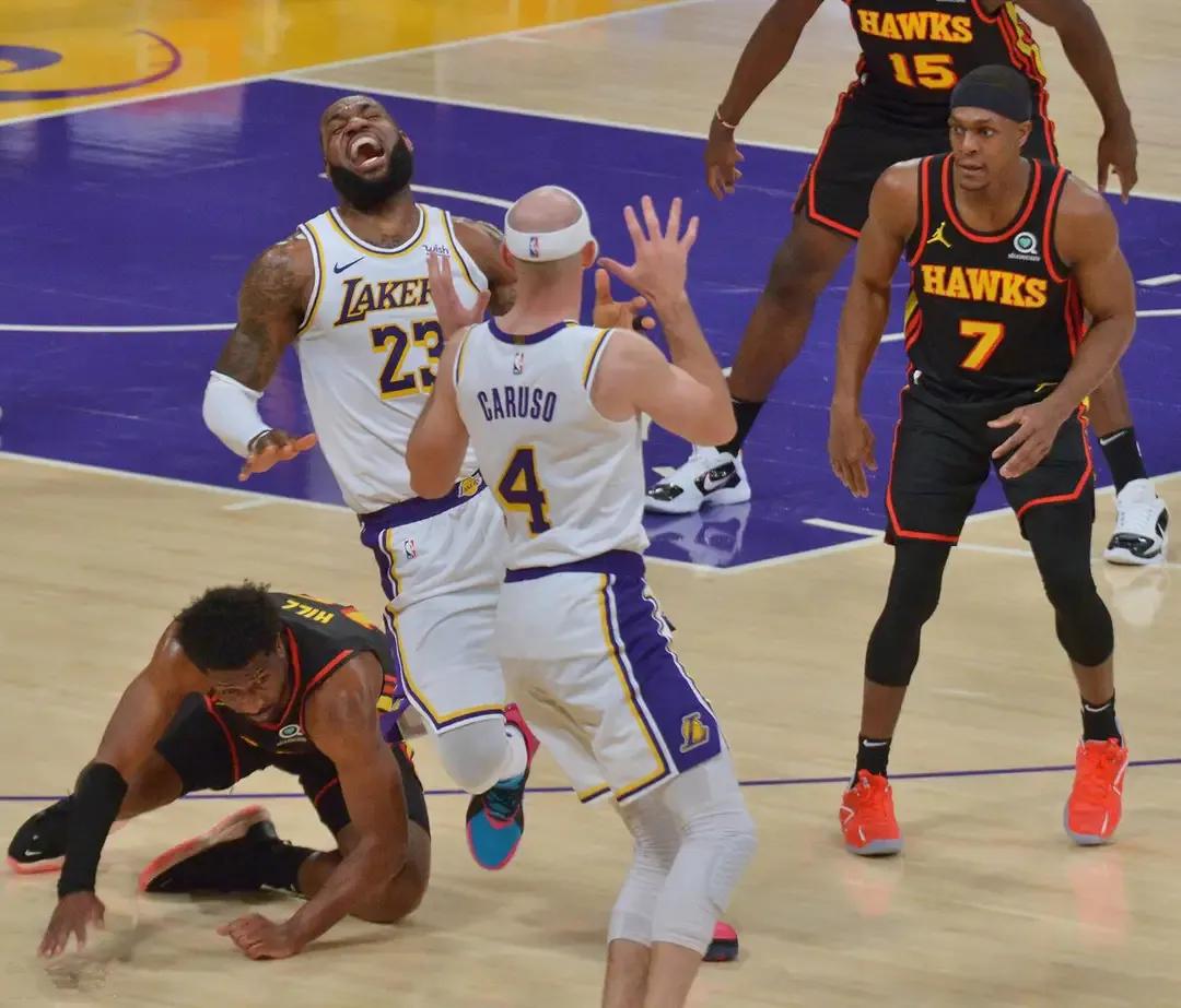 詹姆斯创造了NBA记录，成为受伤全网批评第一人