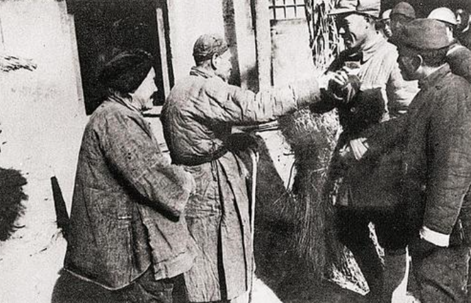 山西老人拿出泛黄欠条，想兑换1100万，专家忙问