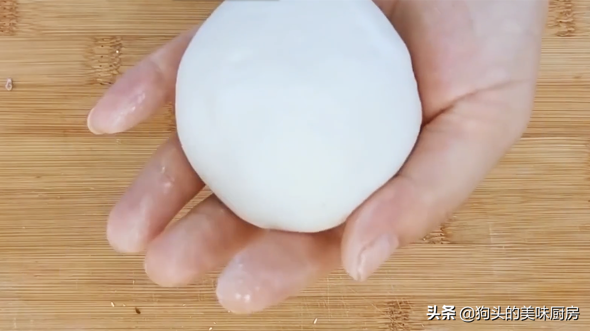 愛吃糯米粉的不要錯過，學會這樣做，外酥裡糯，香甜不粘牙