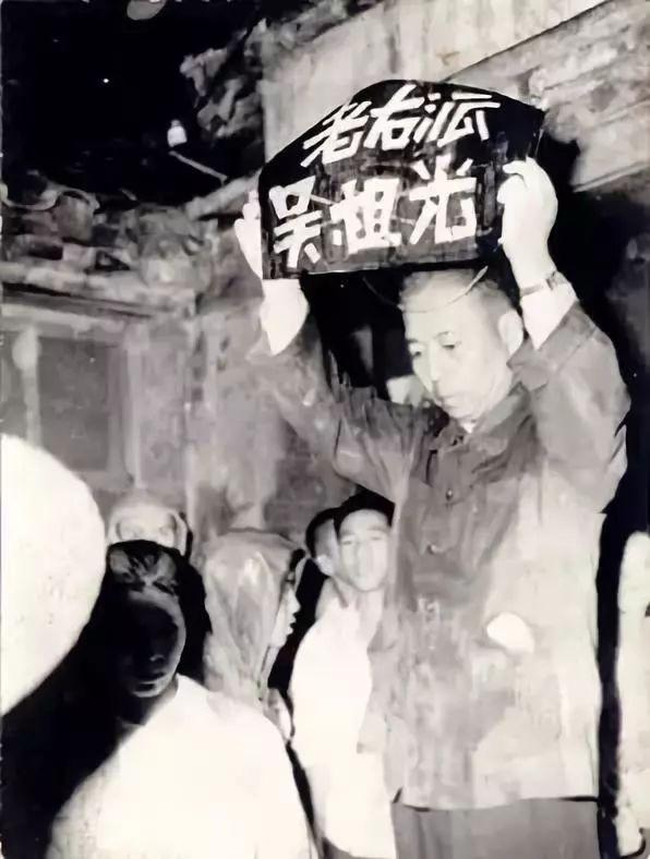 从被拐卖幼童到蜚声天下的名人，新凤霞为啥能扼住命运的咽喉？