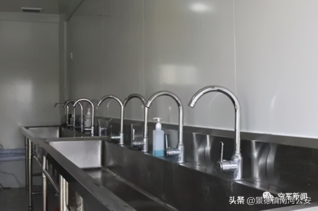 一应俱全！“移动营房”现身大漠中央