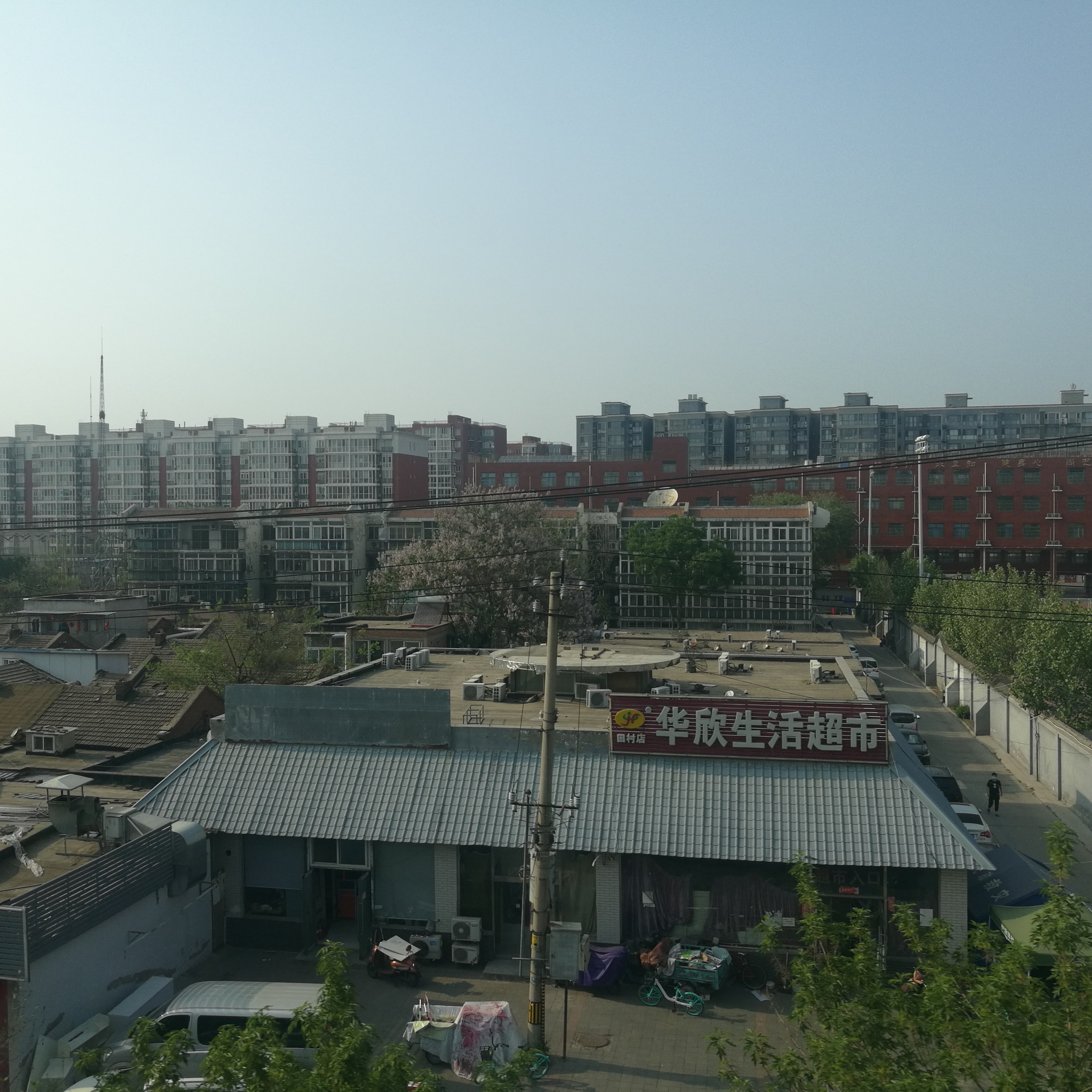 北京市海淀区的西四环外仍有不少城中村，经过