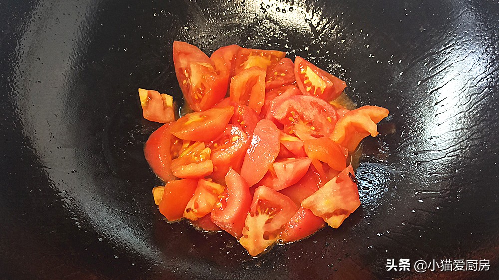 西红柿炖牛腩不要直接下锅炖，记住2个技巧，牛腩软烂入味，真香