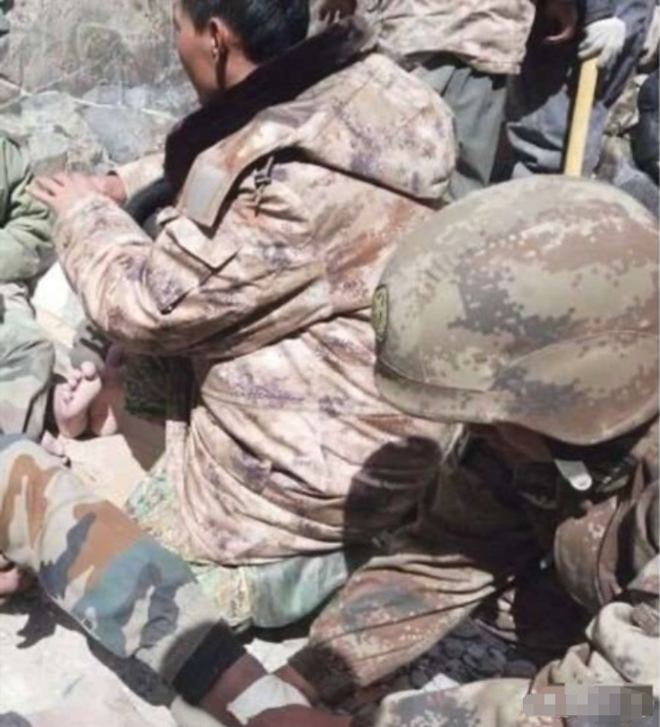 中国为印度受伤士兵治疗：网友担心农夫与蛇，